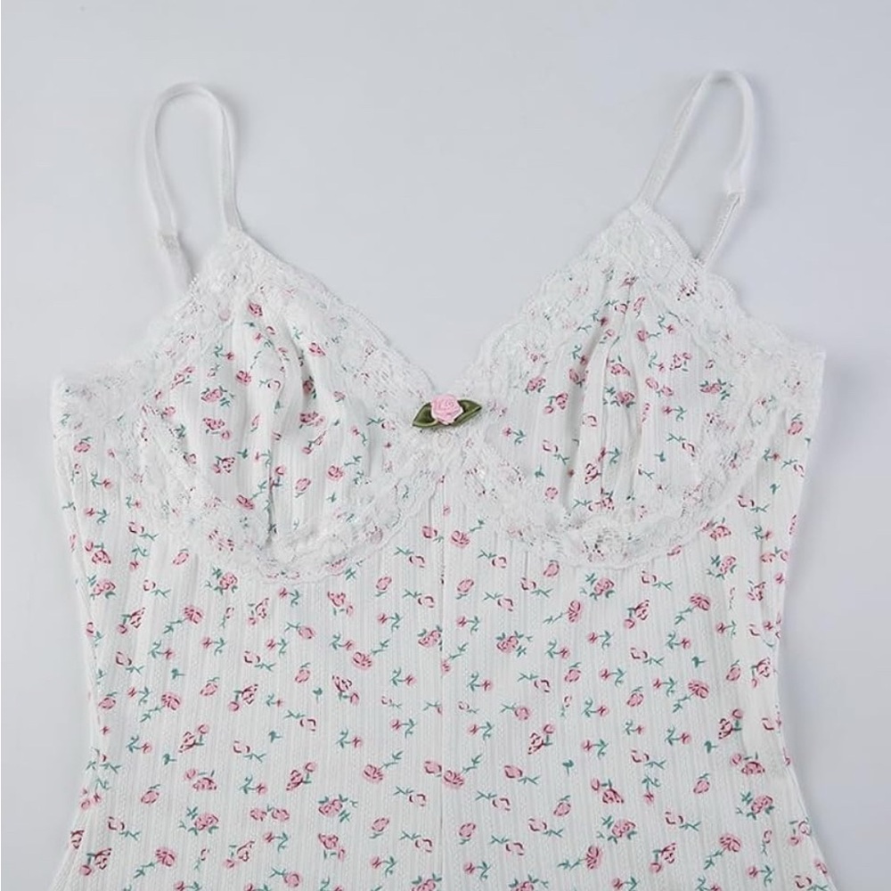 White Coquette Floral Lace Trim V-Neck Cami Romper - Sz. M - Picture 7 of 11